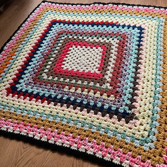 NWOT Lap Blanket, Hand Crocheted in Beautiful Multi-Color Yarn, Soft, 40x40 - Picture 5 of 8